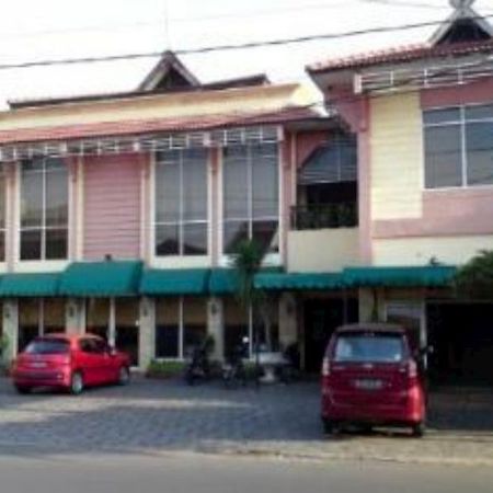 Hotel Margosuko Malang Exterior photo